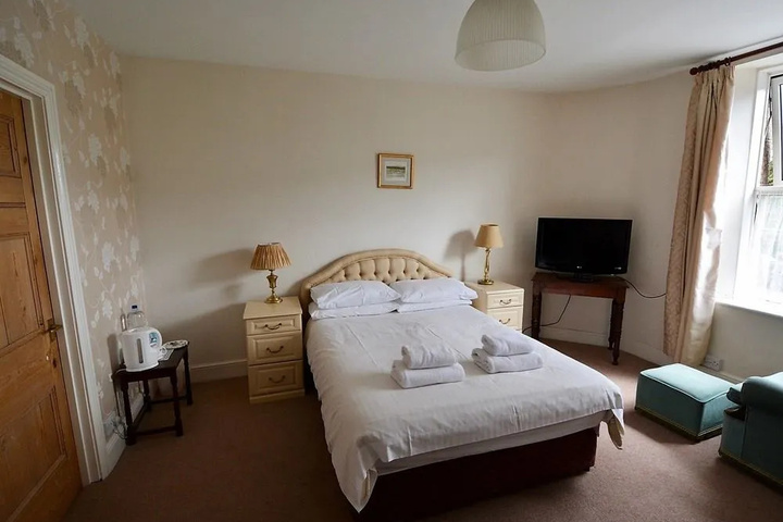 Room 9 of 20