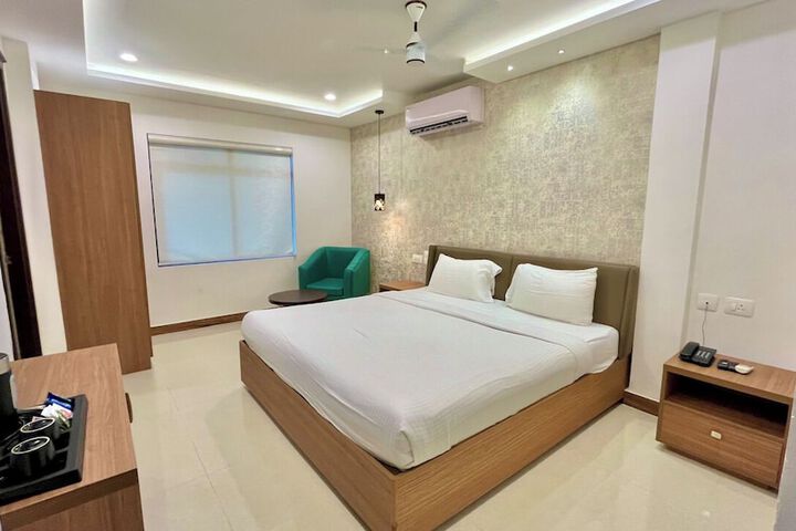 Room 13 of 97