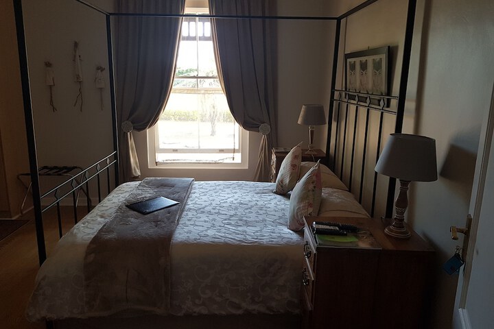 Room 8 of 33