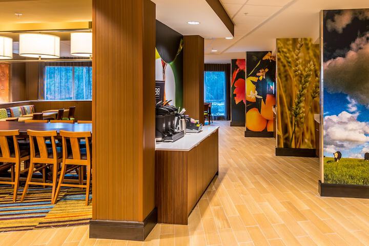 Lobby lounge