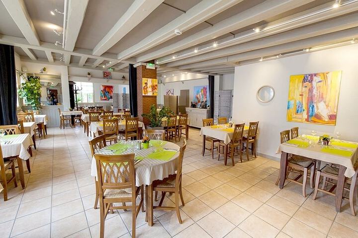 Dining 11 of 28