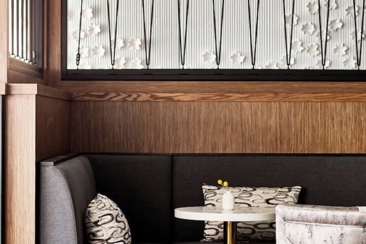 Lounge 72 of 90