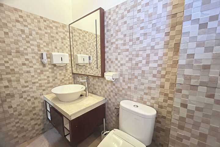Room 42 of 61