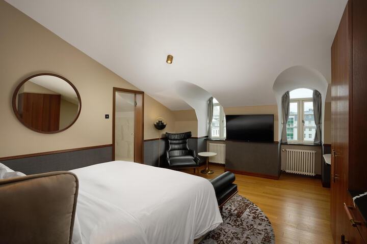 Room 45 of 132