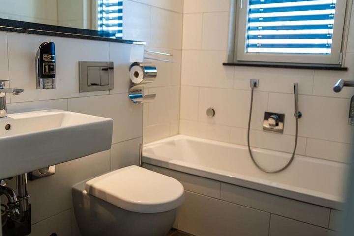 Room 35 of 63