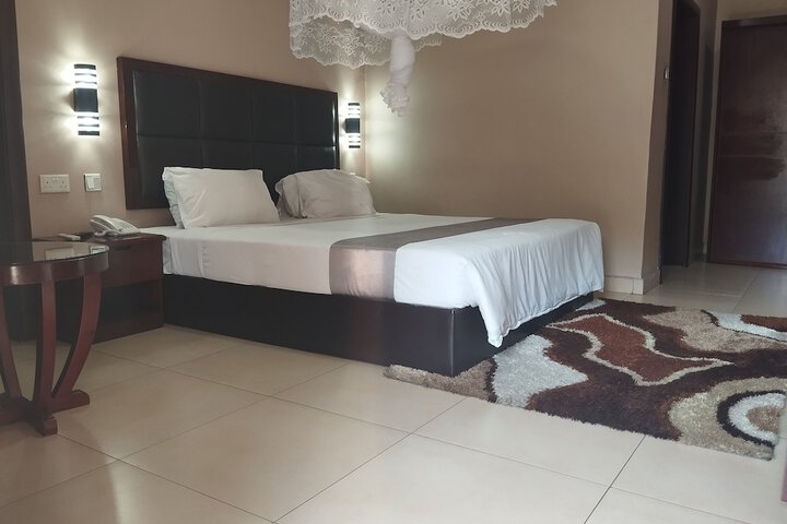 Room 6 of 19