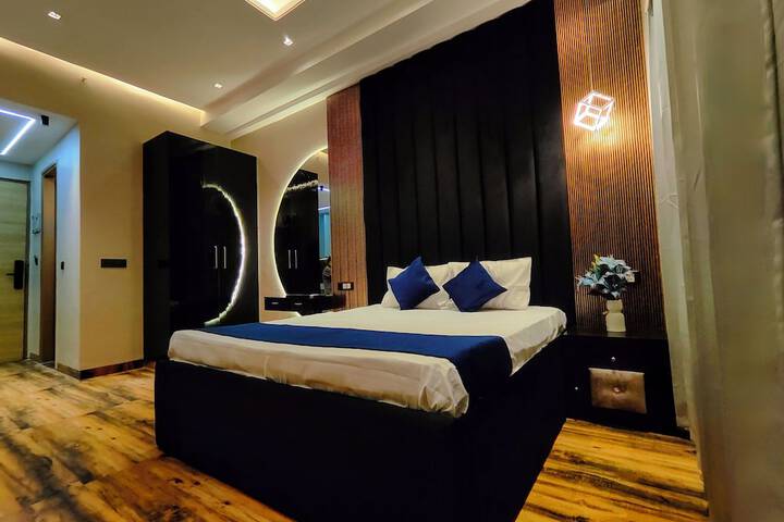 Room 9 of 24