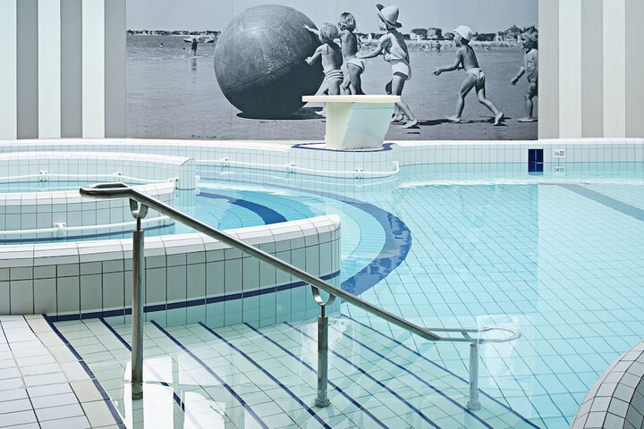 Hotel Pool