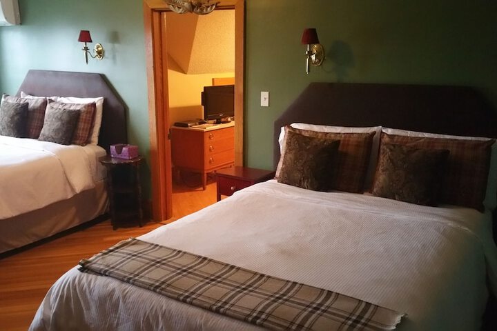 Room 63 of 198