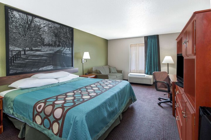 1 King Bed (14 of 15)