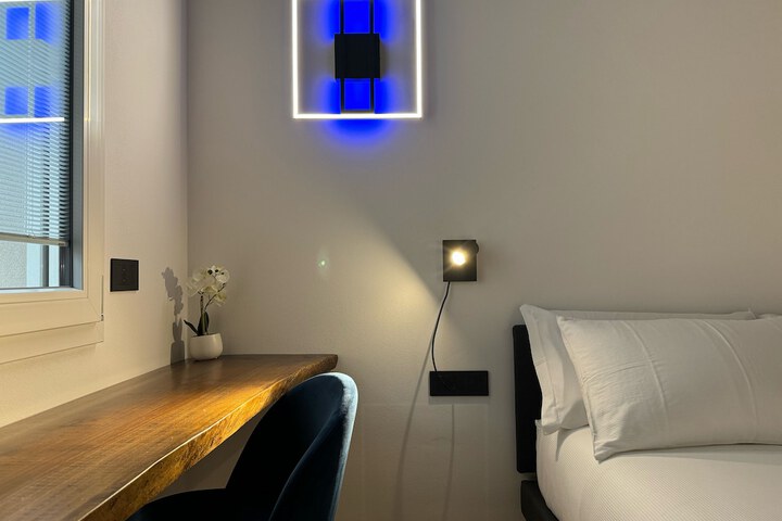 Room 13 of 36