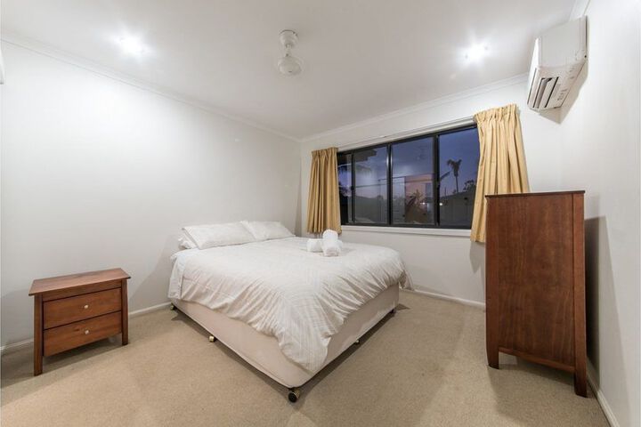 Room 5 of 18