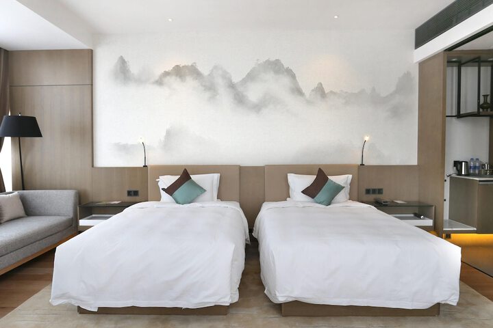Room 18 of 42
