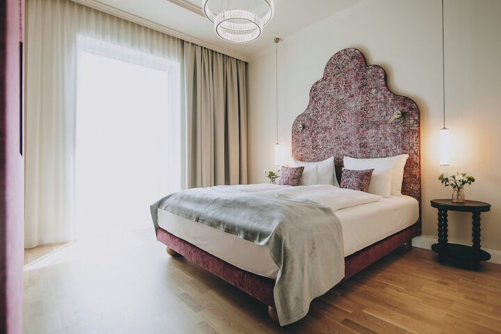 Room 32 of 81