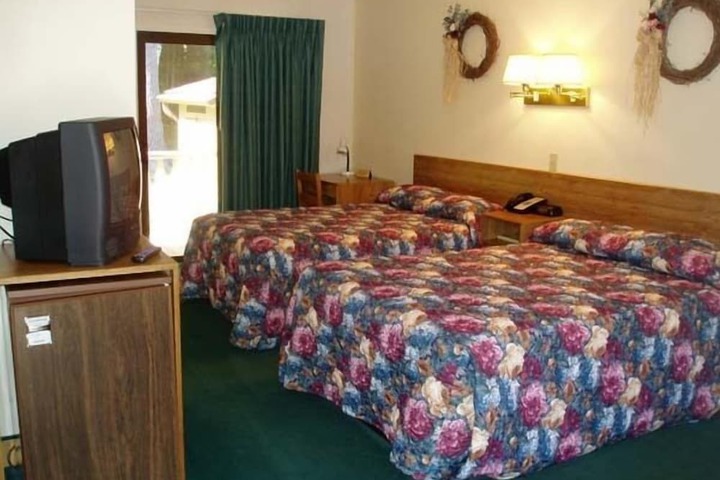 Room 2 of 65