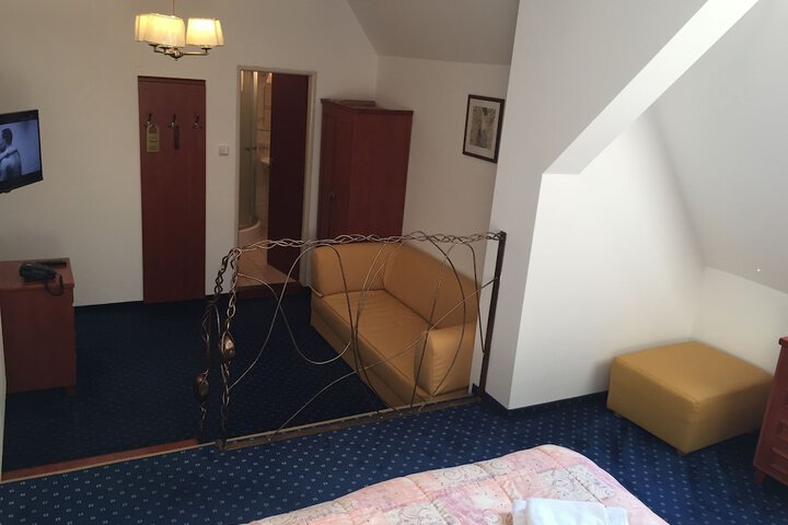 Room 16 of 31