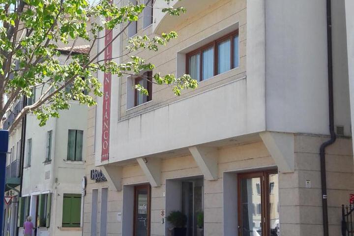Hotel Leon Bianco