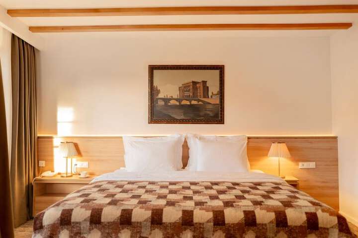 Room 27 of 64