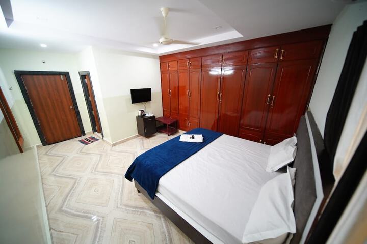 Room 9 of 17