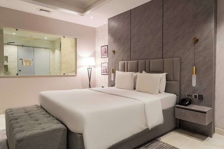 Room 12 of 28