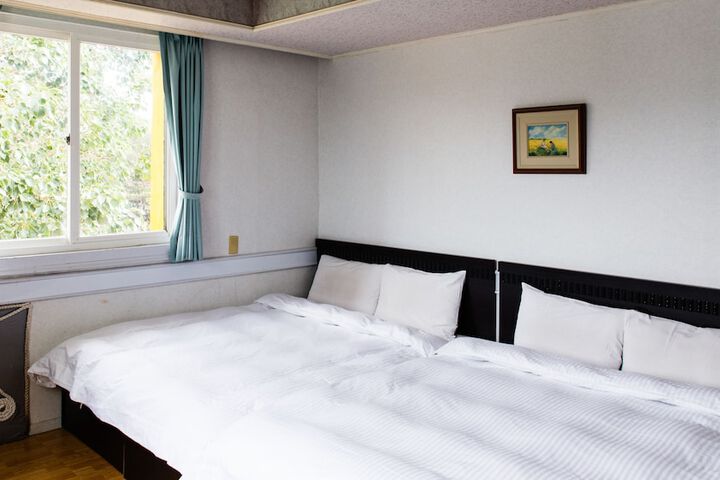 Room 12 of 68