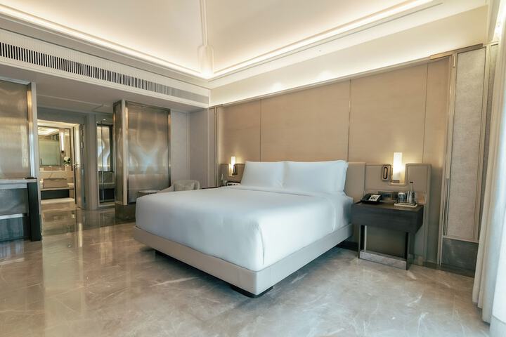 Room 25 of 97