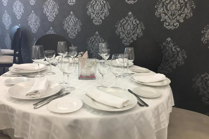 Dining 9 of 11