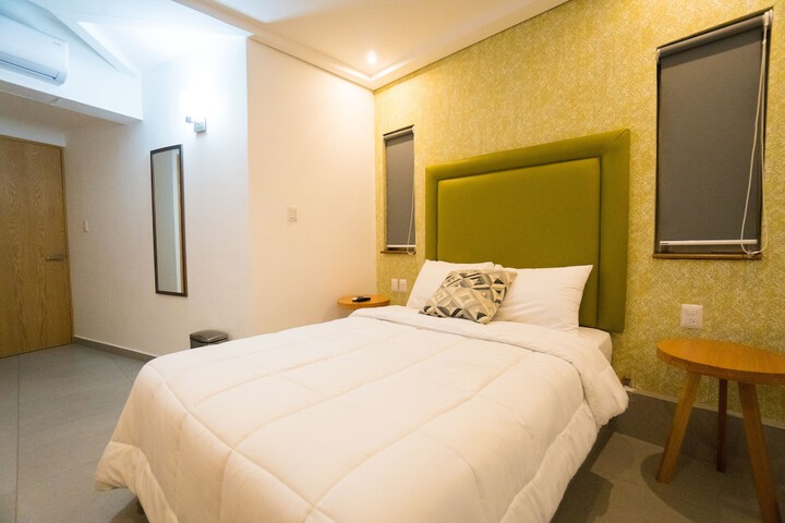 Room 12 of 37