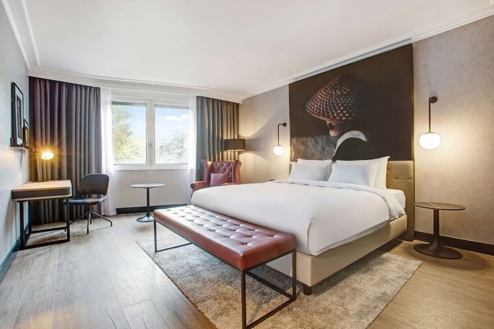 Room 10 of 86