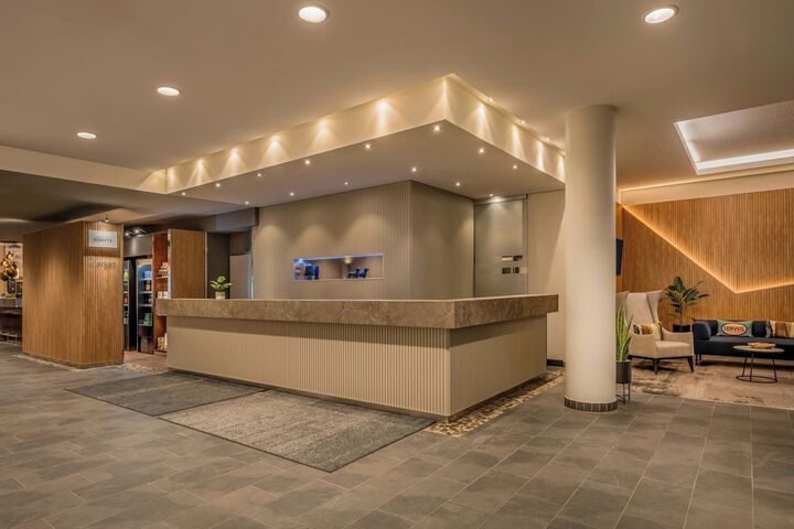 Entrance & Lobby