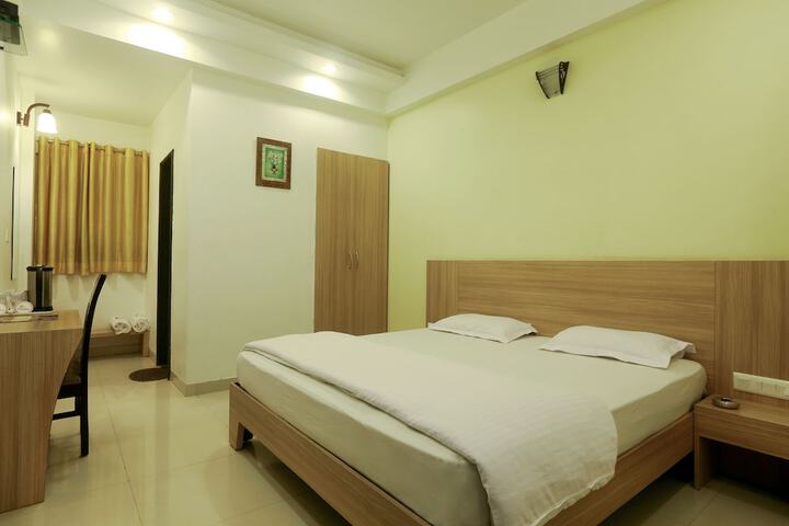 Room 9 of 37