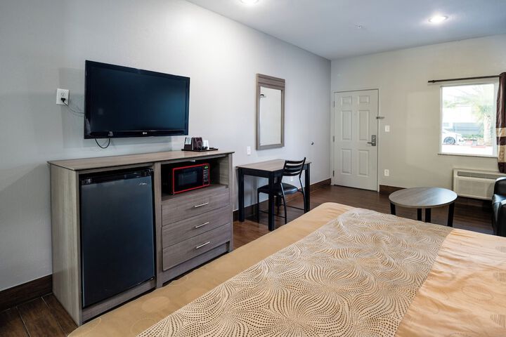 Room 6 of 76