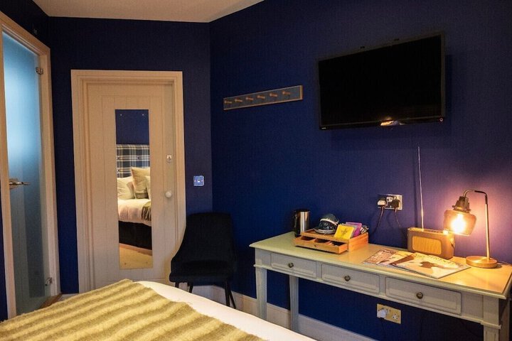 Room 2 of 35