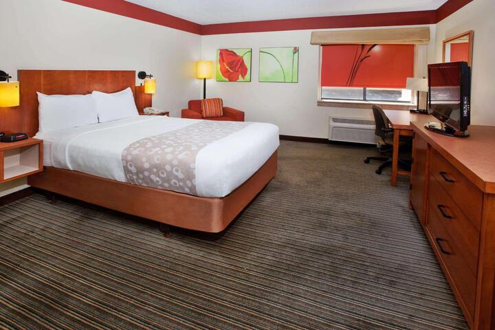1 King Bed (6 of 12)