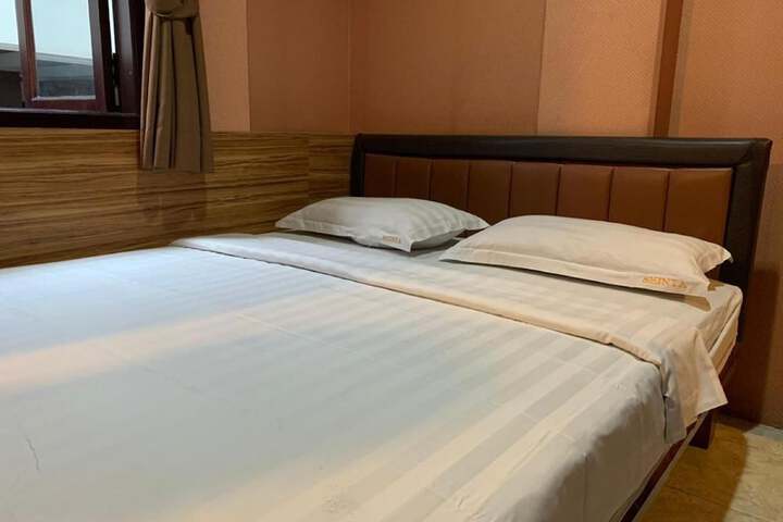 Room 27 of 63