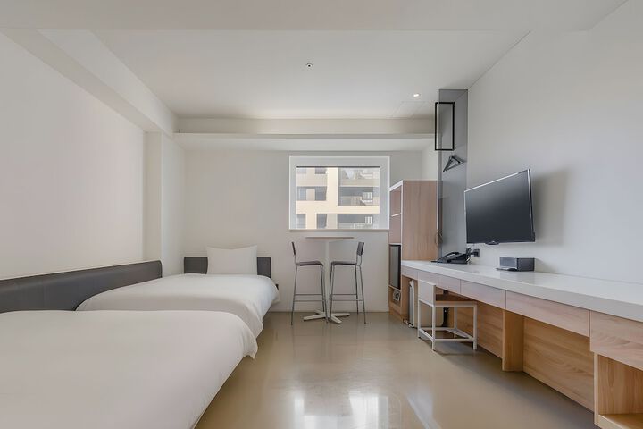 Room 12 of 121
