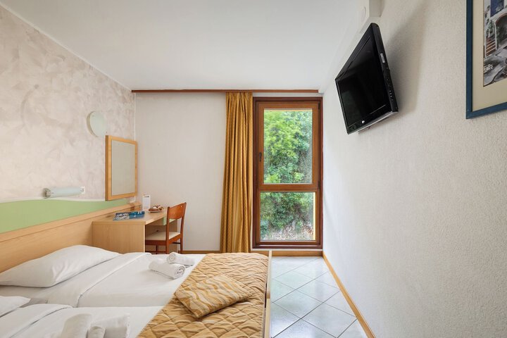 Room 4 of 56