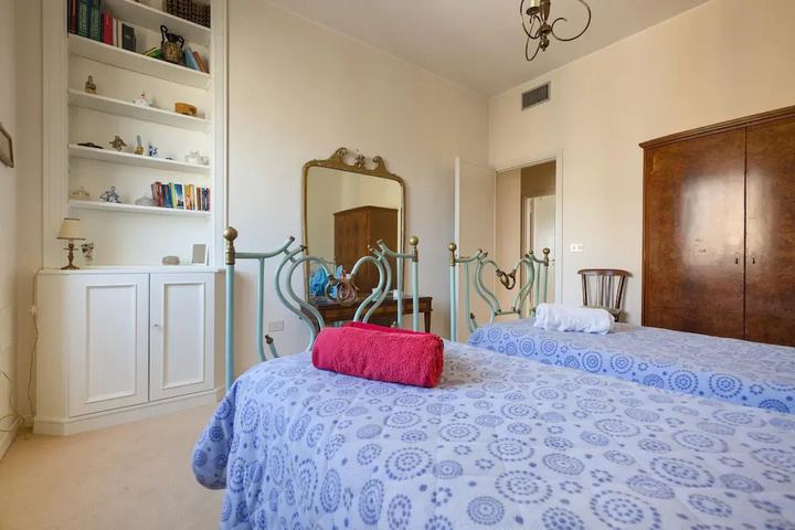 Room 4 of 13