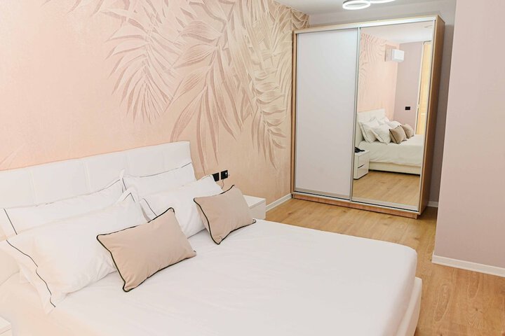 Room 15 of 136