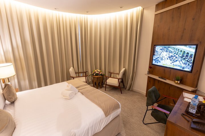 Room 12 of 19