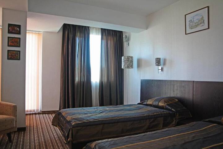 Room 12 of 47
