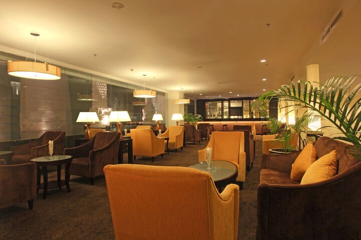 Lounge 38 of 48