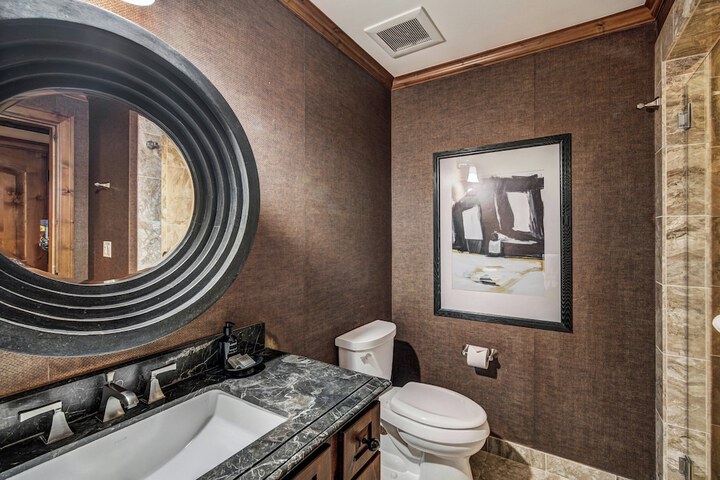 Room 422 of 569