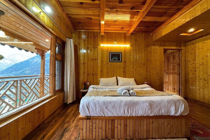 Room 3 of 27