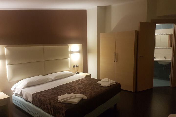 Room 5 of 65