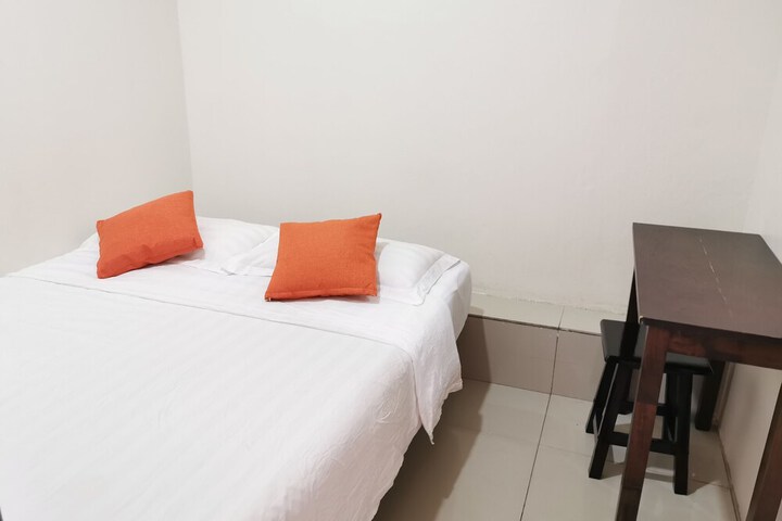 Room 17 of 33