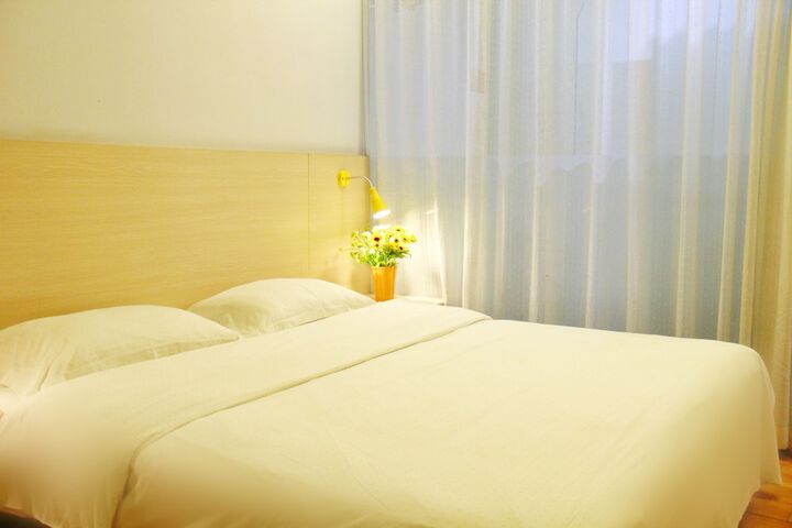 Room 10 of 29
