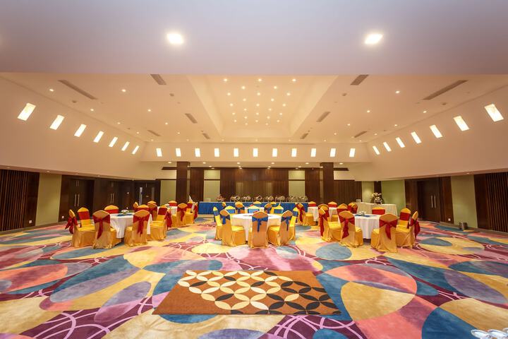 Ballroom/Hall 104 of 119