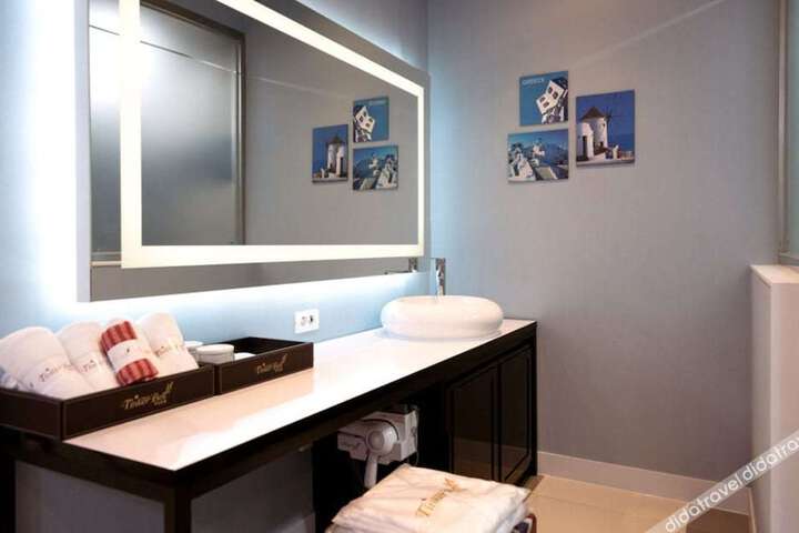 Room 211 of 222