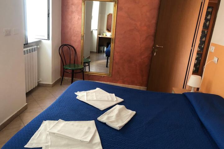 Room 24 of 32